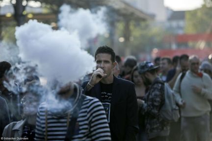 ΝΕΑ ΜΕΛΕΤΗ ΔΕΙΧΝΕΙ ΠΩΣ ΤΟ ΗΛΕΚΤΡΟΝΙΚΟ ΤΣΙΓΑΡΟ ΔΕΝ ΟΔΗΓΕΙ ΣΤΟ ΚΑΠΝΙΣΜΑ